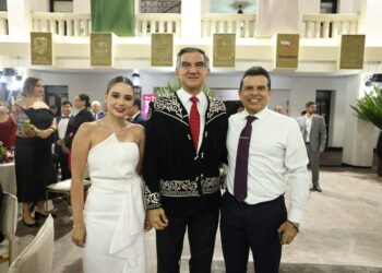 Lalo y Lucy asisten al Grito de Independencia