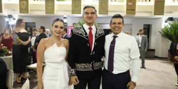 Lalo y Lucy asisten al Grito de Independencia