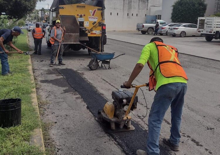 Acelera Municipio rehabilitación de asfalto dañado por lluvias