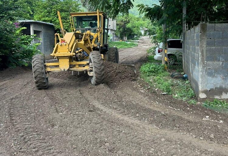 Acelera Municipio rehabilitación de asfalto dañado por lluvias