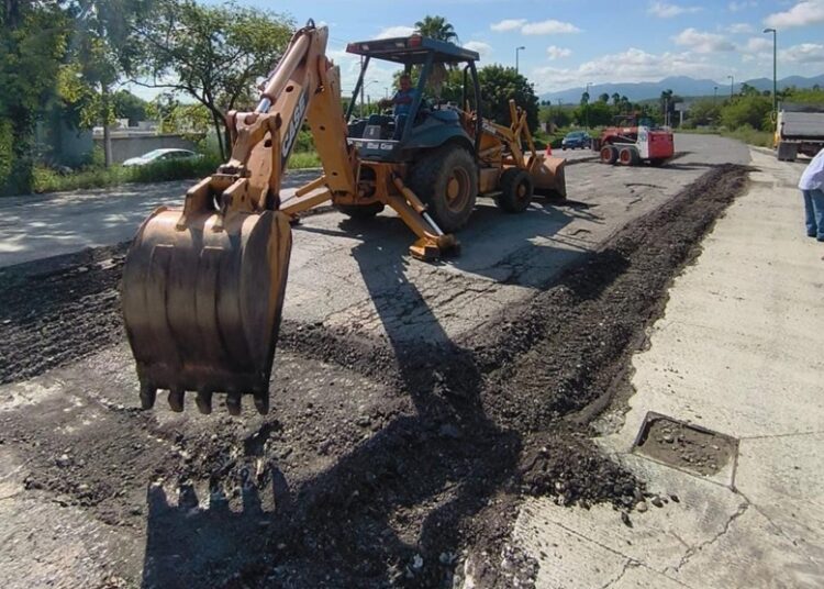 Acelera Municipio rehabilitación de asfalto dañado por lluvias