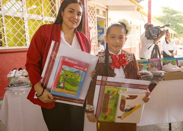 Arranca ciclo escolar 2025-2026 en Tamaulipas con entrega de útiles, uniformes y libros de texto