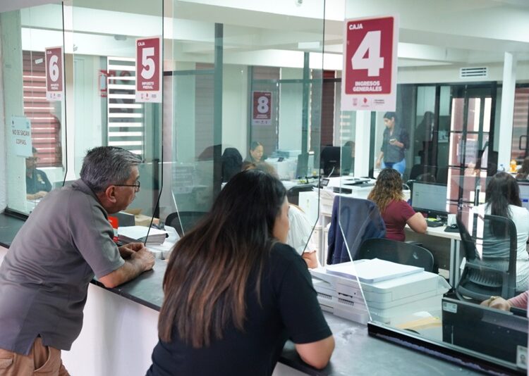 Avanza entrega de pólizas de seguro a contribuyentes cumplidos en NLD