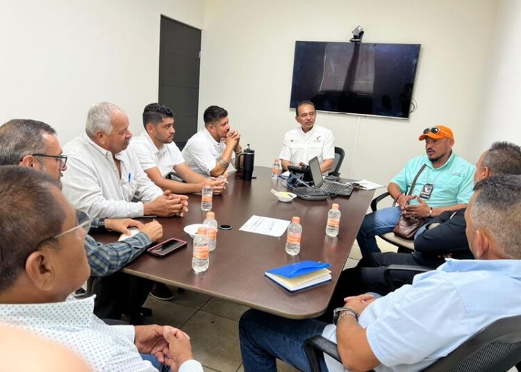 Avanzan acuerdos para fortalecer pesca legal y ordenada en Playa Bagdad