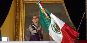 Claudia Sheinbaum hace historia: ¡es la primera mujer en dar el Grito de Independencia!