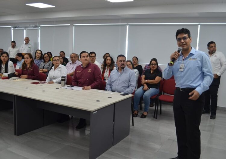 Capacitan a personal de la SET sobre atención en procesos médicos de trabajadores educativos