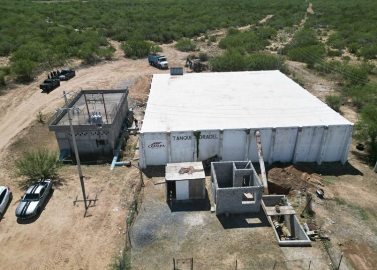 Carmen Lilia rehabilita cisterna y tanque de agua en el poniente de NLD
