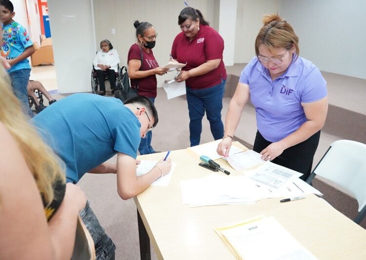 Convocan en NLD a estudiantes con discapacidad a solicitar beca educativa