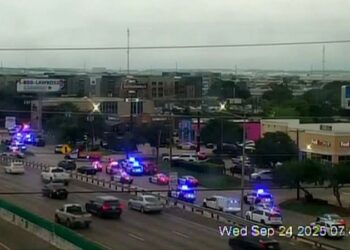 Dos muertos y 2 heridos dejó un tiroteo en un centro de ICE en Dallas