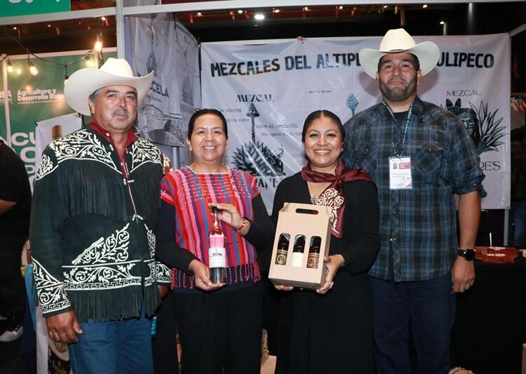 Destaca mezcal de Tamaulipas en el Encuentro Nacional de Mezcal Puebla 2025