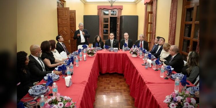 Diputados locales de Tamaulipas se reúnen con Carlos Canturosas y Olga Sosa