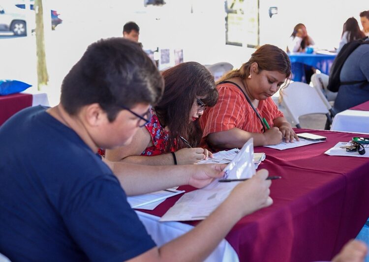 “Empleo en tu Colonia” acerca más de 400 vacantes a familias del poniente de NLD