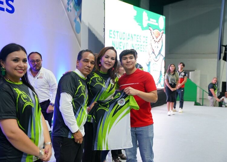 Encabeza Carmen Lilia el arranque del Ciclo Escolar del TEC de NLD