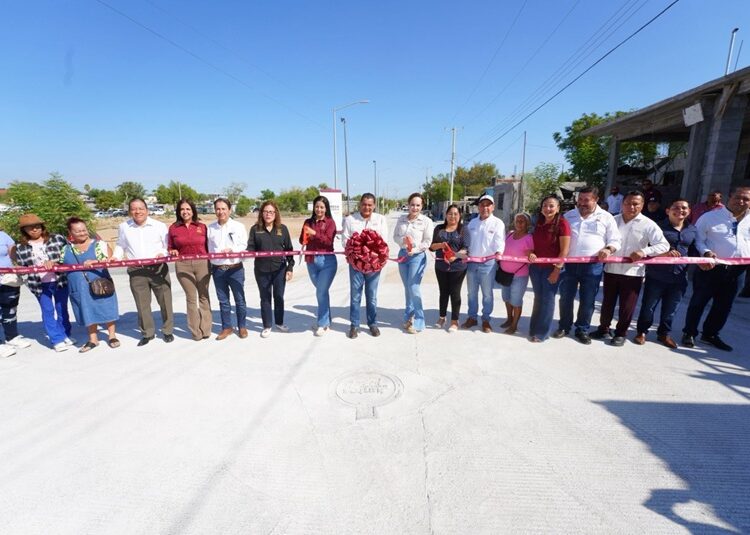 Entrega Carmen Lilia obras de pavimentación en la colonia 150 Aniversario