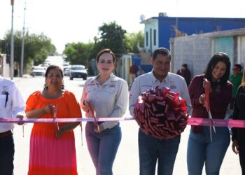 Entrega Carmen Lilia obras de pavimentación en la colonia 150 Aniversario