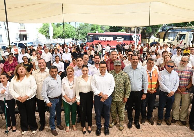 Entrega Lalo Gattás 23 unidades motrices a áreas prioritarias del municipio