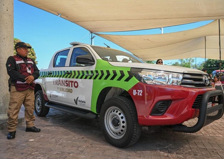 Entrega Lalo Gattás 23 unidades motrices a áreas prioritarias del municipio