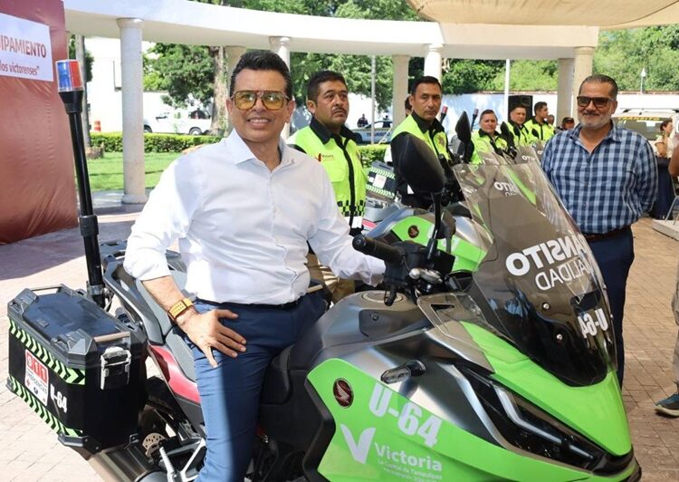 Entrega Lalo Gattás 23 unidades motrices a áreas prioritarias del municipio