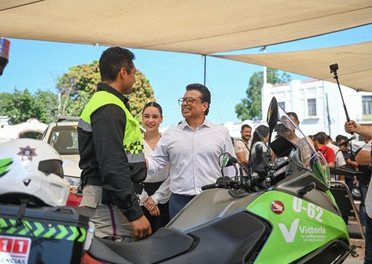Entrega Lalo Gattás 23 unidades motrices a áreas prioritarias del municipio