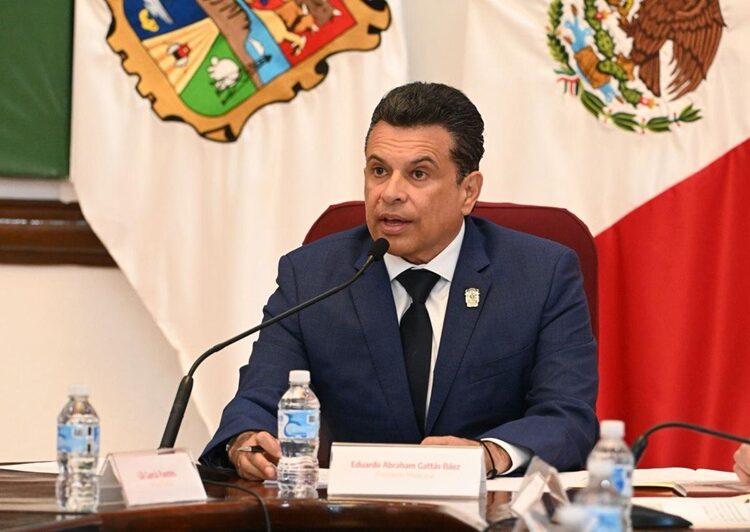 Entrega Lalo Gattás informe por escrito al Cabildo de Victoria