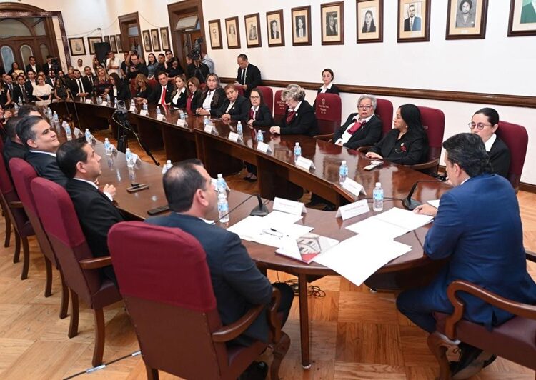 Entrega Lalo Gattás informe por escrito al Cabildo de Victoria