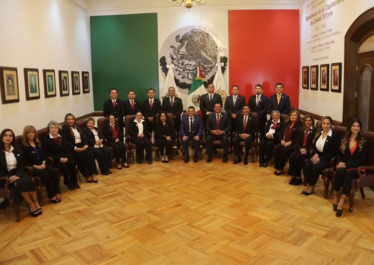 Entrega Lalo Gattás informe por escrito al Cabildo de Victoria