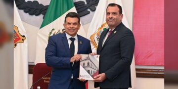 Entrega Lalo Gattás informe por escrito al Cabildo de Victoria