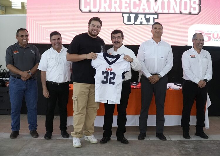 Entrega rector uniformes a Correcaminos UAT de la Liga Mayor ONEFA