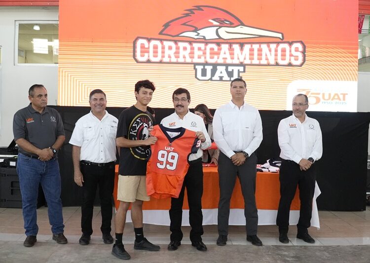 Entrega rector uniformes a Correcaminos UAT de la Liga Mayor ONEFA