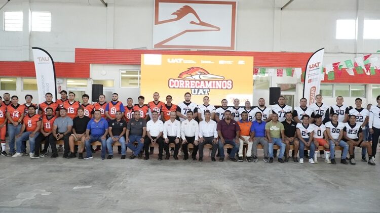 Entrega rector uniformes a Correcaminos UAT de la Liga Mayor ONEFA