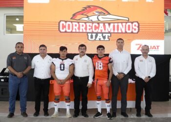 Entrega rector uniformes a Correcaminos UAT de la Liga Mayor ONEFA