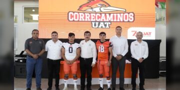 Entrega rector uniformes a Correcaminos UAT de la Liga Mayor ONEFA