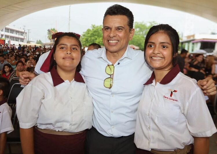 Entregan Lalo y Lucy kits escolares del programa ‘Pasos por la Educación 2025’