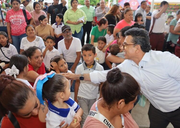 Entregan Lalo y Lucy kits escolares del programa ‘Pasos por la Educación 2025’