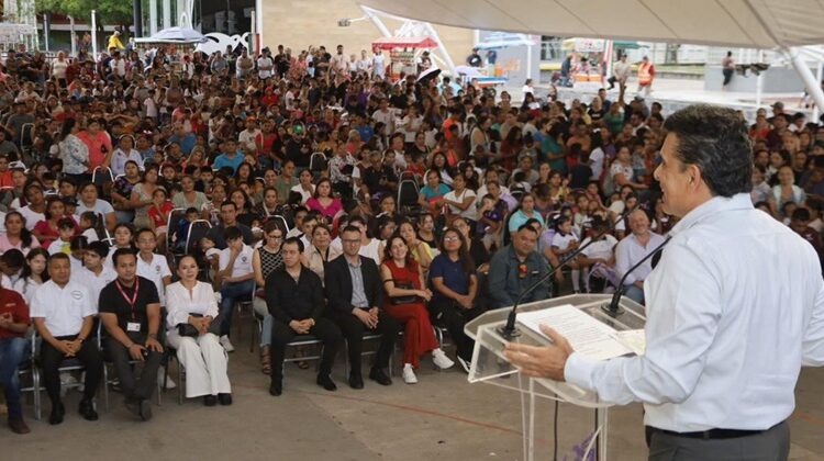 Entregan Lalo y Lucy kits escolares del programa ‘Pasos por la Educación 2025’
