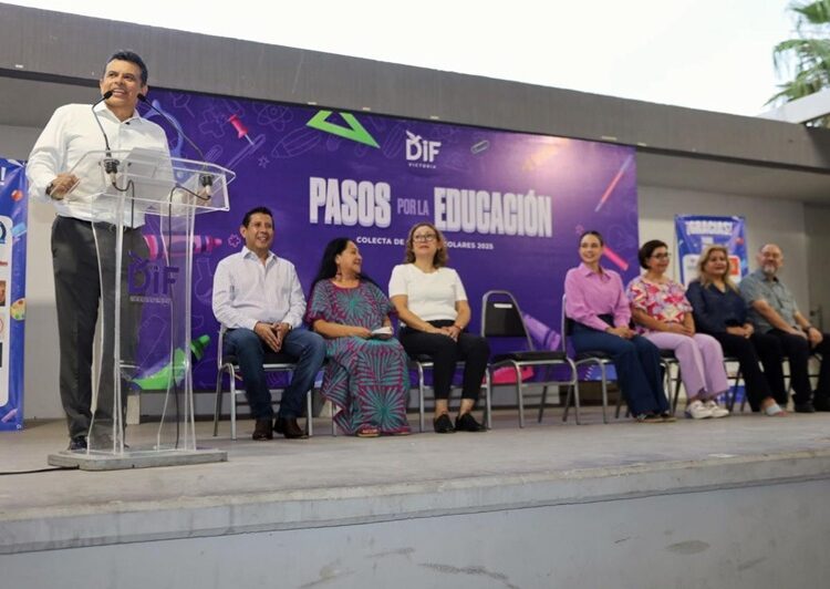 Entregan Lalo y Lucy kits escolares del programa ‘Pasos por la Educación 2025’