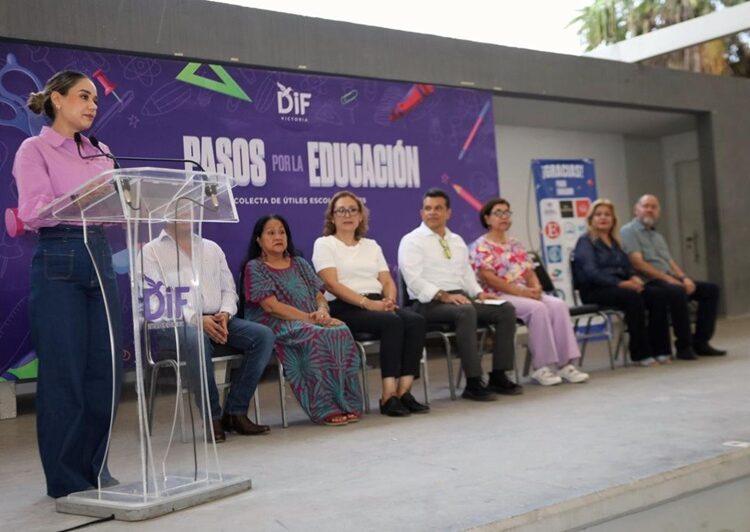 Entregan Lalo y Lucy kits escolares del programa ‘Pasos por la Educación 2025’