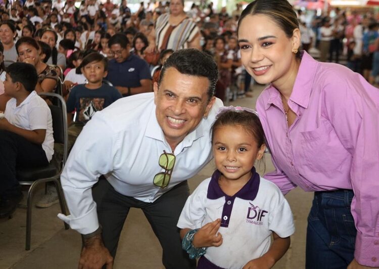 Entregan Lalo y Lucy kits escolares del programa ‘Pasos por la Educación 2025’