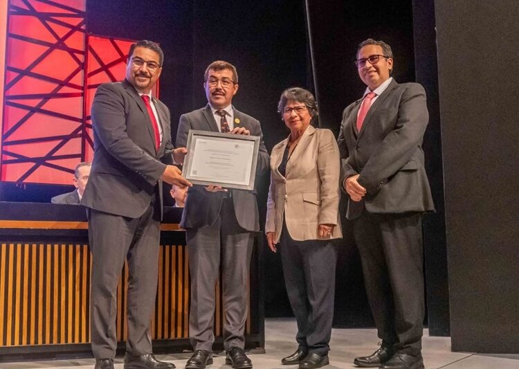 Entregan a la UAT nuevas certificaciones por su calidad educativa