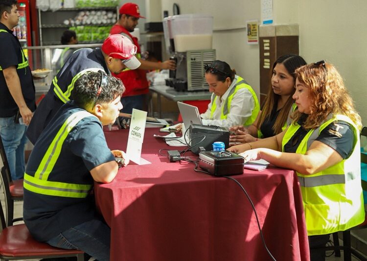 Gobierno de NLD acerca servicios a más de 270 trabajadores de la empresa Chromalox