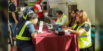 Gobierno de NLD acerca servicios a más de 270 trabajadores de la empresa Chromalox