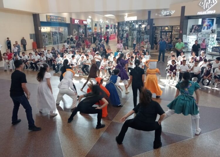 Gobierno promueve la lectura con cuentacuentos, teatro y libros gratis