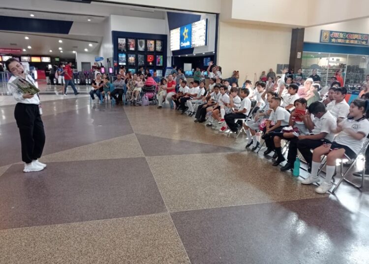 Gobierno promueve la lectura con cuentacuentos, teatro y libros gratis
