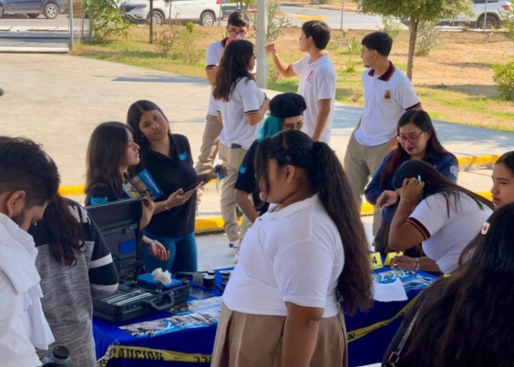 IMJUVE acerca programas y servicios a estudiantes de la Prepa Elena Poniatowska