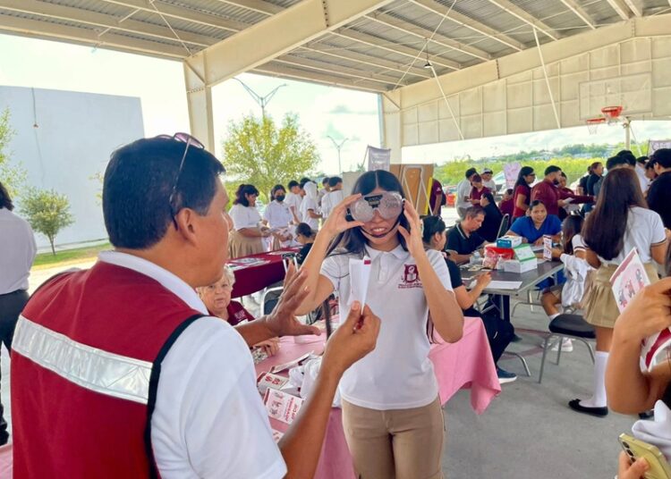 IMJUVE acerca programas y servicios a estudiantes de la Prepa Elena Poniatowska
