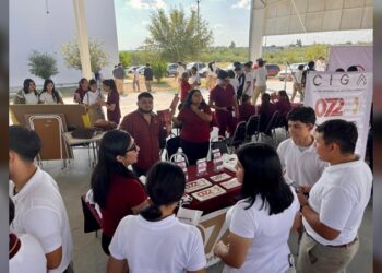 IMJUVE acerca programas y servicios a estudiantes de la Prepa Elena Poniatowska