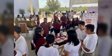 IMJUVE acerca programas y servicios a estudiantes de la Prepa Elena Poniatowska