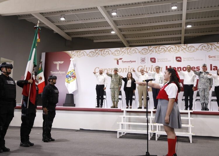 Inaugura AVA gimnasio en Escuela Normal de Educadoras, legado de su padre
