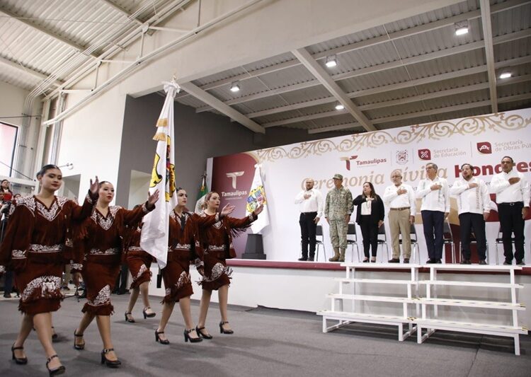 Inaugura AVA gimnasio en Escuela Normal de Educadoras, legado de su padre