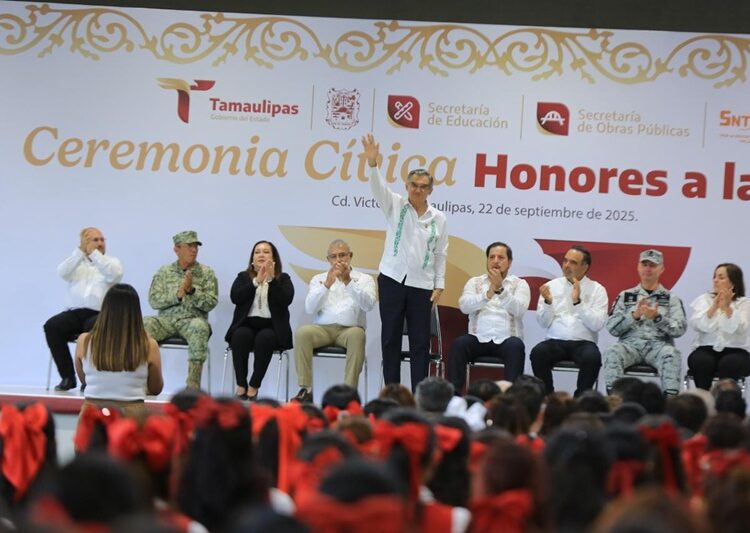 Inaugura AVA gimnasio en Escuela Normal de Educadoras, legado de su padre